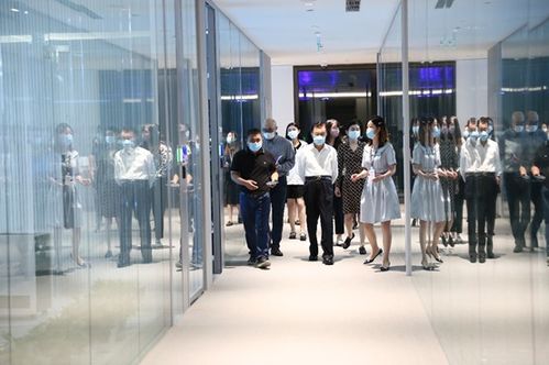 世茂集團董事局主席許榮茂一行蒞臨銀科金融中心 YFC